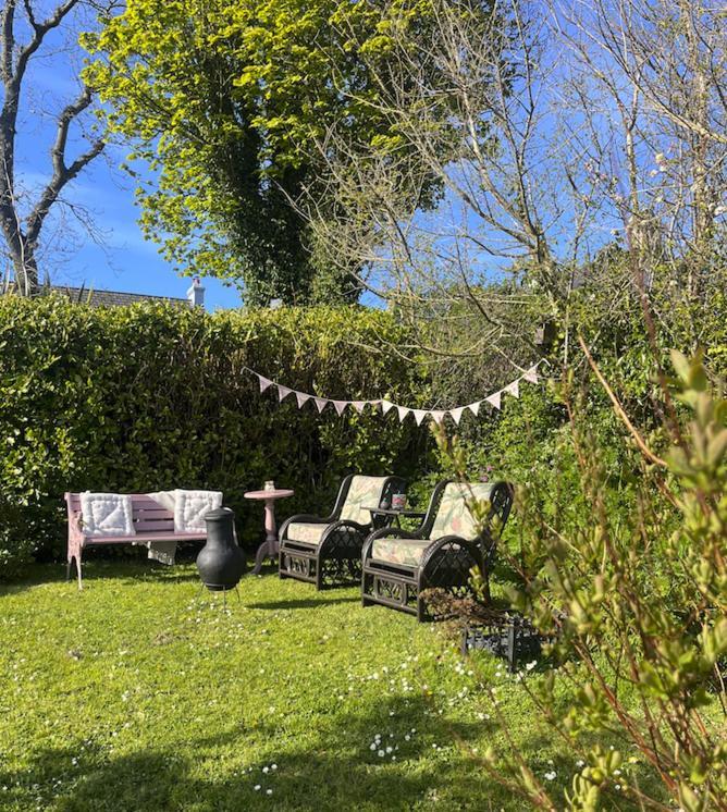 The Pink Cottage Upstairs Suite & Garden Summer Room Whitehead Exterior photo