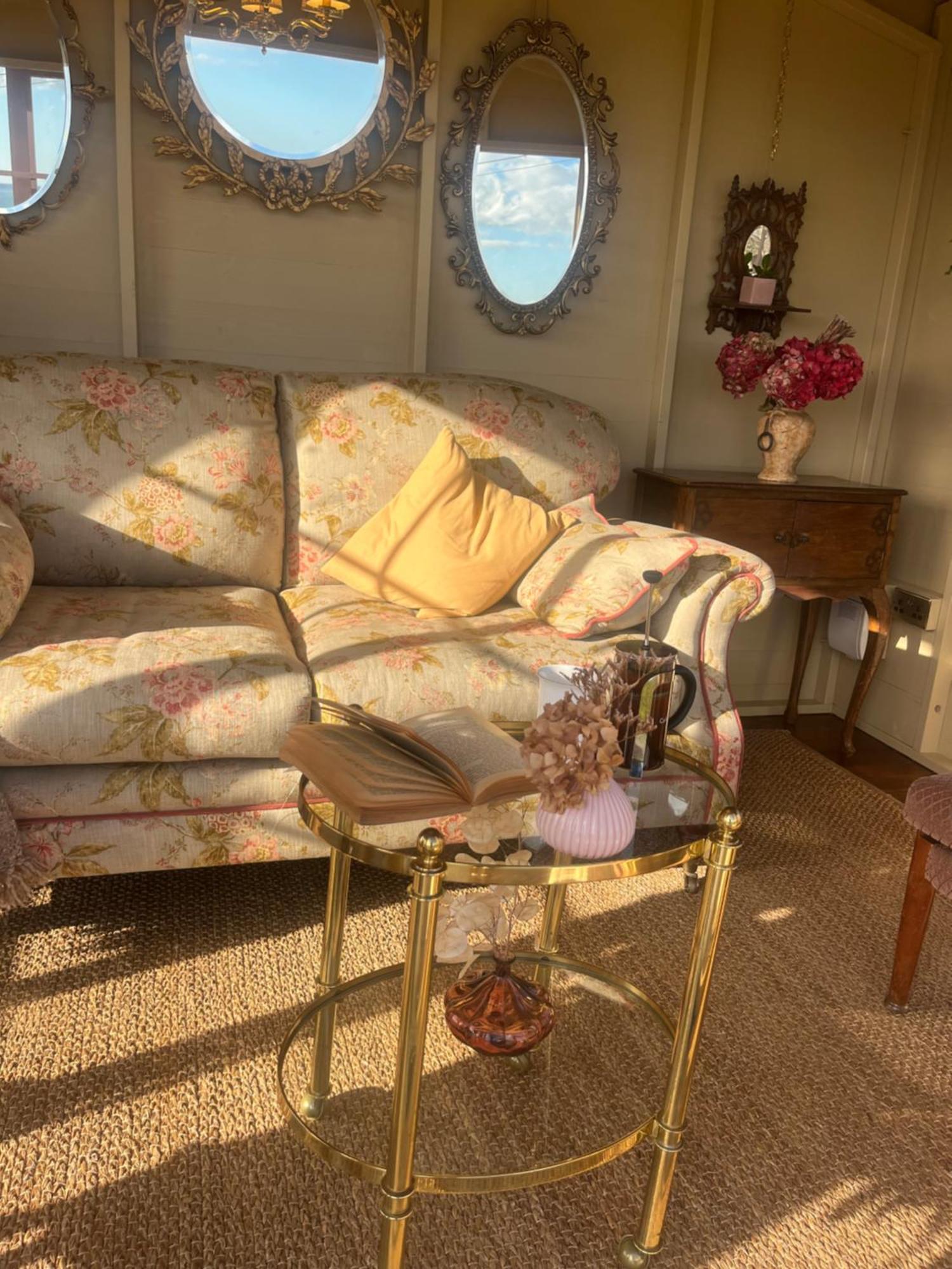 The Pink Cottage Upstairs Suite & Garden Summer Room Whitehead Exterior photo