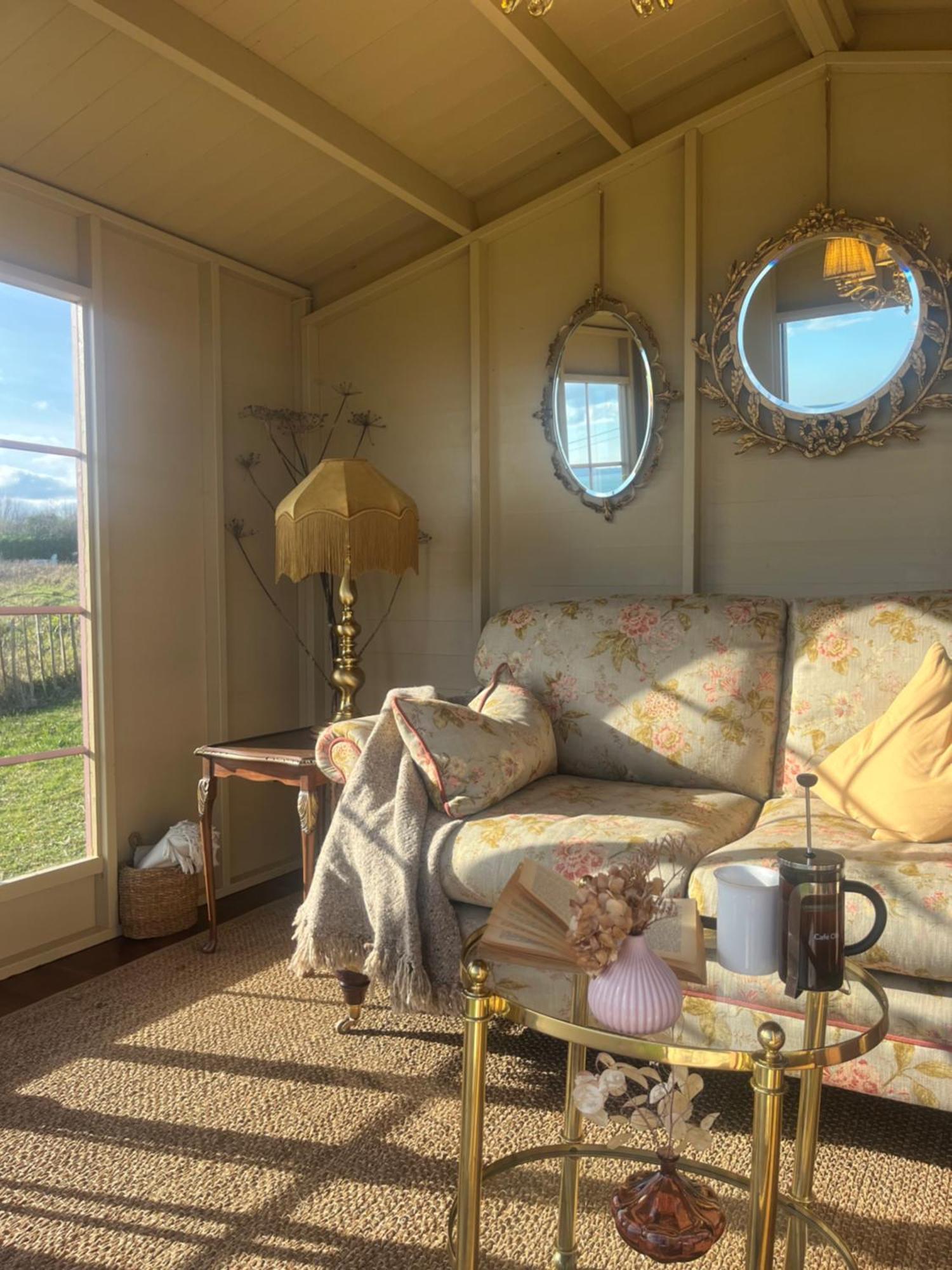 The Pink Cottage Upstairs Suite & Garden Summer Room Whitehead Exterior photo